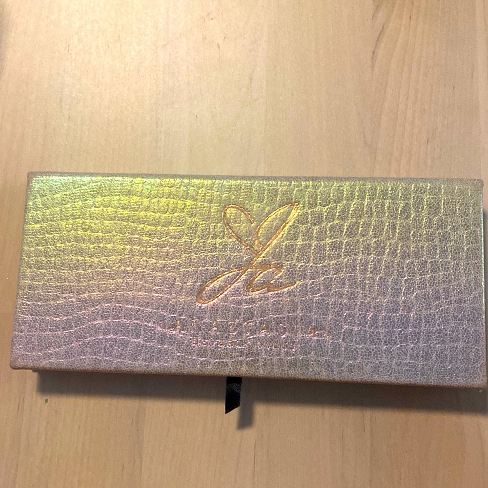 Anastasia Beverly Hills Eyeshadow palette